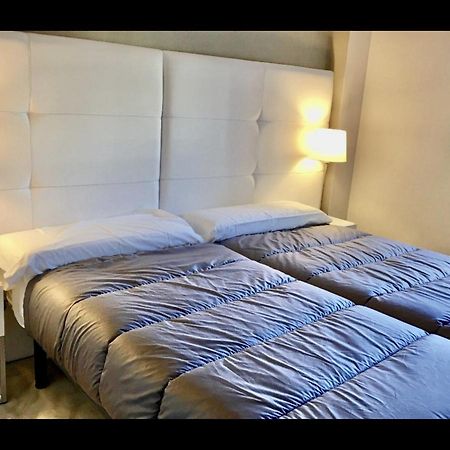 Mi Capricho A16 Beachfront Apartment Sitio de Calahonda Eksteriør billede