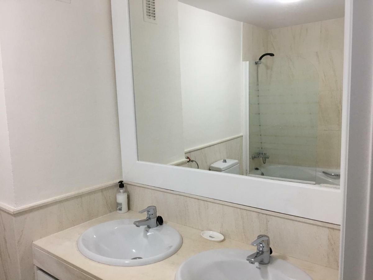 Mi Capricho A16 Beachfront Apartment Sitio de Calahonda Eksteriør billede
